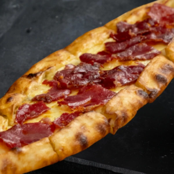 Pastırmalı Çedarlı Pide