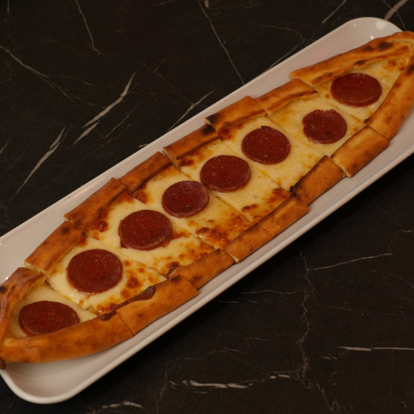 Kaşarlı Sucuklu Pide