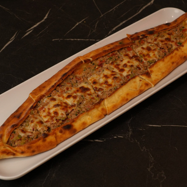 Kıymalı Kaşarlı Pide