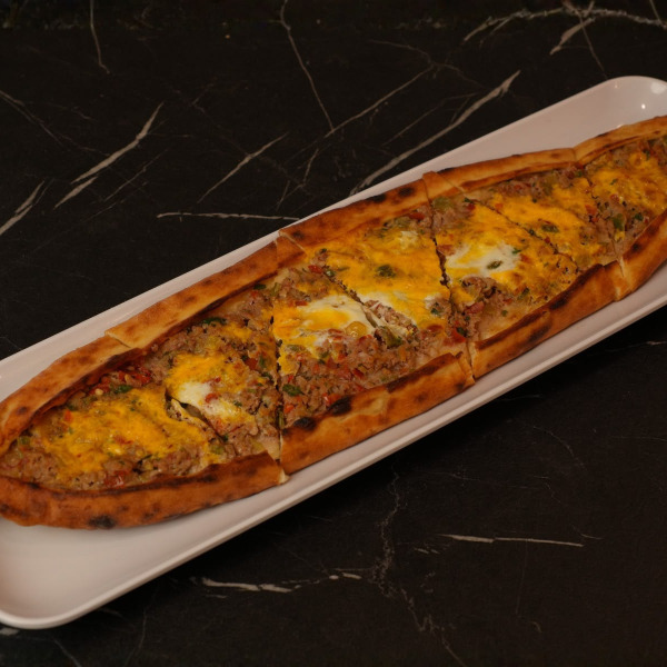 Kıymalı Yumurtalı Pide
