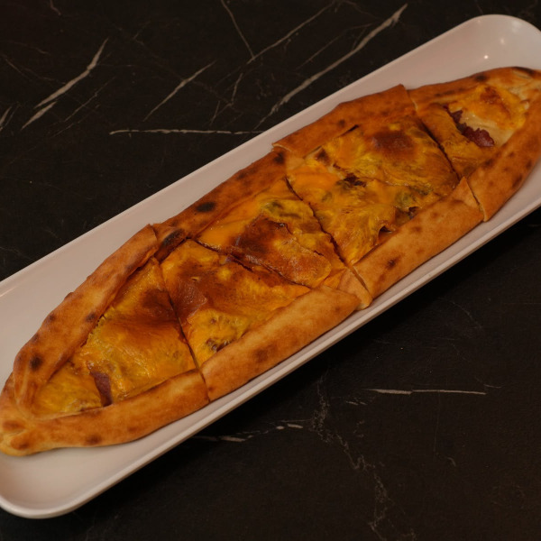 Pastırmalı Çedarlı Pide