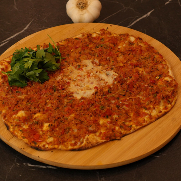 Sarımsaklı Lahmacun (Acılı)